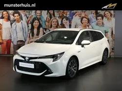 Wit Gebruikt 2022 Toyota Corolla Active Stationwagen | € 22.995 (Eerlijke prijs)