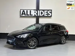 Zwart, metallic lak Gebruikt 2019 Ford Focus ST-Line Stationwagen | € 16.450 (Goede deal)
