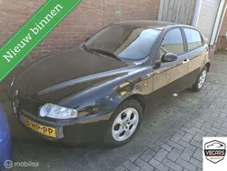 Zwart Gebruikt 2001 Alfa Romeo 147 Distinctive Hatchback | € 1.500