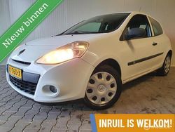 Wit Gebruikt 2011 Renault Clio II Collection Hatchback | € 2.350 (Eerlijke prijs)