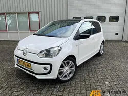 Wit Gebruikt 2014 VW up! Groove Hatchback | € 6.999 (Eerlijke prijs)