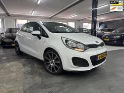 Wit Gebruikt 2013 Kia Rio Comfort Hatchback | € 4.650 (Eerlijke prijs)