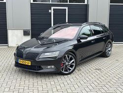 Zwart Gebruikt 2017 Skoda Superb Stationwagen | € 21.450 (Eerlijke prijs)