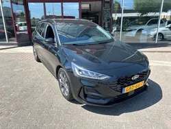 Zwart Gebruikt 2024 Ford Focus ST-Line Stationwagen | € 27.500 (Eerlijke prijs)