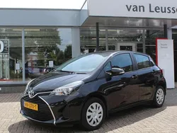 Zwart Gebruikt 2016 Toyota Yaris Hatchback | € 9.240 (Eerlijke prijs)