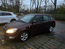 Rood (metallic) Gebruikt 2011 Skoda Fabia GreenLine Stationwagen | € 1.950 (Goede deal)