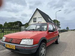 Rood Gebruikt 1991 Peugeot 205 Sedan | € 650