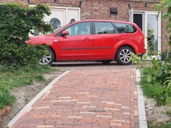 Rood Gebruikt 2005 Ford Focus Futura Stationwagen | € 800