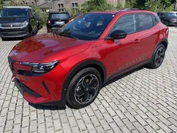 Rood Gebruikt 2024 Alfa Romeo Junior Edizione Speciale Hatchback | € 29.750 (Eerlijke prijs)