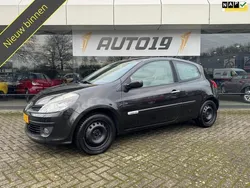 Zwart Gebruikt 2007 Renault Clio II Initiale Hatchback | € 3.919