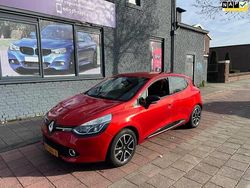 Rood Gebruikt 2016 Renault Clio IV Expression Hatchback | € 7.699 (Eerlijke prijs)