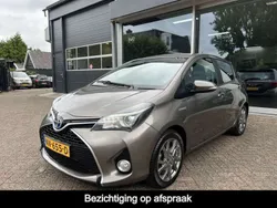 Grijs Gebruikt 2017 Toyota Yaris Hybrid Hatchback | € 14.500 (Eerlijke prijs)