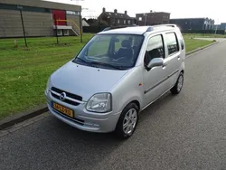 Grijs, metallic lak Gebruikt 2003 Opel Agila Color Edition Hatchback | € 895 (Eerlijke prijs)