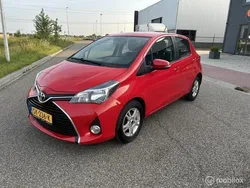 Rood Gebruikt 2015 Toyota Yaris Hatchback | € 8.350 (Eerlijke prijs)