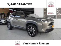 , metallic lak Gebruikt 2024 Toyota Yaris Cross Style SUV | € 30.950 (Iets duurder)
