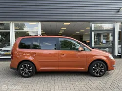 Rood Gebruikt 2009 VW Touran Highline MPV | € 4.499 (Goede deal)