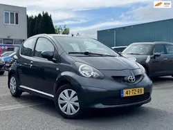 Grijs Gebruikt 2007 Toyota Aygo Hatchback | € 2.250 (Eerlijke prijs)