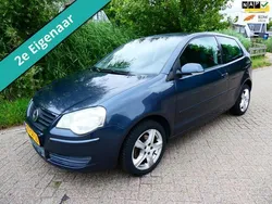 Blauw Gebruikt 2006 VW Polo Hatchback | € 2.495 (Goede deal)