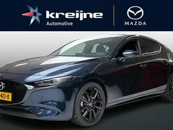 Blauw Nieuw 2024 Mazda 3 Exclusive-Line Hatchback | € 39.925 (Goede deal)