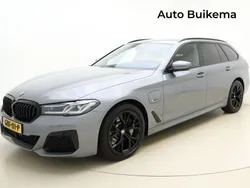 Grijs Gebruikt 2023 BMW 530 M Sport Stationwagen | € 52.500 (Iets duurder)