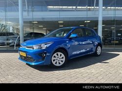 Blauw metallic Gebruikt 2023 Kia Rio Comfort Hatchback | € 16.995 (Eerlijke prijs)