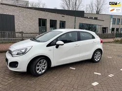 Wit Gebruikt 2015 Kia Rio Hatchback | € 7.950 (Eerlijke prijs)