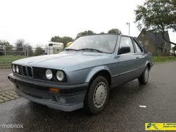 Blauw metallic Gebruikt 1987 BMW 318 Sedan | € 4.650