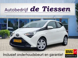 Wit Gebruikt 2018 Toyota Aygo X-play Hatchback | € 12.945 (Eerlijke prijs)