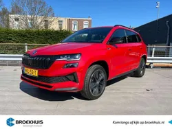 Rood, metallic lak Gebruikt 2024 Skoda Karoq Business Line SUV | € 40.945 (Iets duurder)