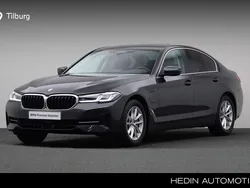 Grijs Gebruikt 2021 BMW 530e Comfort Edition Sedan | € 37.880 (Eerlijke prijs)