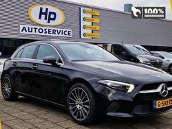Zwart, metallic lak Gebruikt 2020 Mercedes A200 AMG line Hatchback | € 26.500 (Iets duurder)
