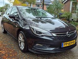 Zwart Gebruikt 2016 Opel Astra Innovation Hatchback | € 9.950 (Eerlijke prijs)