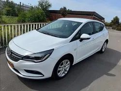 Wit Gebruikt 2016 Opel Astra Business Hatchback | € 9.950 (Eerlijke prijs)