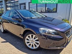 Blauw Gebruikt 2016 Volvo V40 Momentum Stationwagen | € 14.795 (Eerlijke prijs)