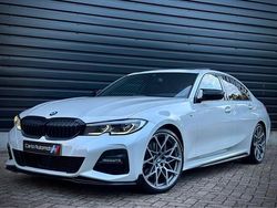 Wit / mineralweiss metallic (a96) Gebruikt 2019 BMW 330 M Performance Sedan | € 35.950 (Duur)