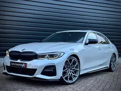 Wit / mineralweiss metallic (a96) Gebruikt 2019 BMW 330 M Performance Sedan | € 35.950