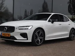 Wit Gebruikt 2020 Volvo S60 R-Design Sedan | € 35.450 (Eerlijke prijs)
