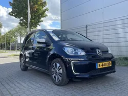 Zwart, metallic lak Gebruikt 2020 VW e-up! Style Hatchback | € 11.950 (Iets duurder)