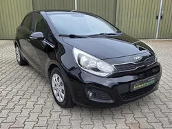 Zwart Gebruikt 2012 Kia Rio Plus Hatchback | € 4.250 (Eerlijke prijs)
