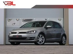 Grijs, metallic lak Gebruikt 2013 VW Golf VII Highline Hatchback | € 13.940 (Iets duurder)