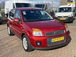 Rood Gebruikt 2010 Ford Fusion Futura MPV | € 3.450 (Eerlijke prijs)