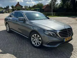 Grijs Gebruikt 2017 Mercedes E220 Prestige Sedan | € 24.950 (Goede deal)