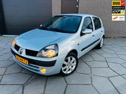 Grijs, metallic lak Gebruikt 2001 Renault Clio II Expression Hatchback | € 1.995