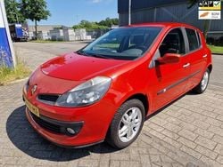 Rood Gebruikt 2005 Renault Clio II Hatchback | € 849 (Goede deal)