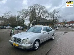 Grijs Gebruikt 1999 Mercedes E240 Avantgarde Sedan | € 2.000