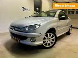 Grijs, metallic lak Gebruikt 2005 Peugeot 206 CC Cabriolet | € 1.695 (Eerlijke prijs)
