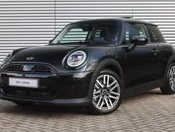 Zwart Gebruikt 2024 Mini Cooper Comfort Hatchback | € 35.900
