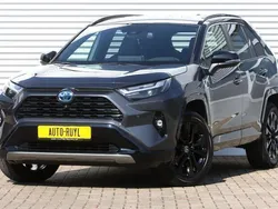 Grijs, metallic lak Gebruikt 2023 Toyota RAV4 Edition SUV | € 44.445 (Eerlijke prijs)