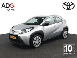 Grijs Gebruikt 2023 Toyota Aygo Play Hatchback | € 17.950 (Eerlijke prijs)