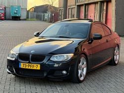 Zwart Gebruikt 2011 BMW 325 Coupé | € 12.500 (Duur)